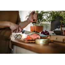 Кухонный нож для мяса Fiskars Functional Form, 21см, нержавеющая сталь, пластик, черный